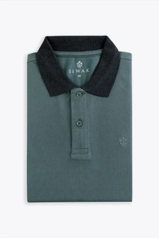 comfortable cotton polo with collar detail close up